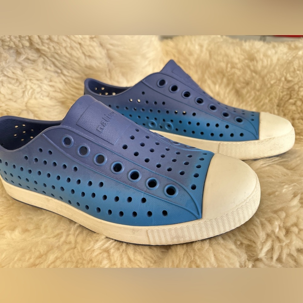 Native Blue Ombré Jefferson Kids Shoes Size 4